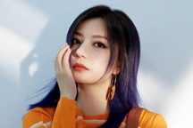 Vừa lộ diện lần đầu sau bão phong sát, Triệu Vy lại có động thái gây chú ý