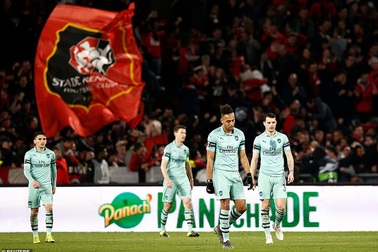 Arsenal thất bại đau đớn, Chelsea đè bẹp Dinamo Kyiv