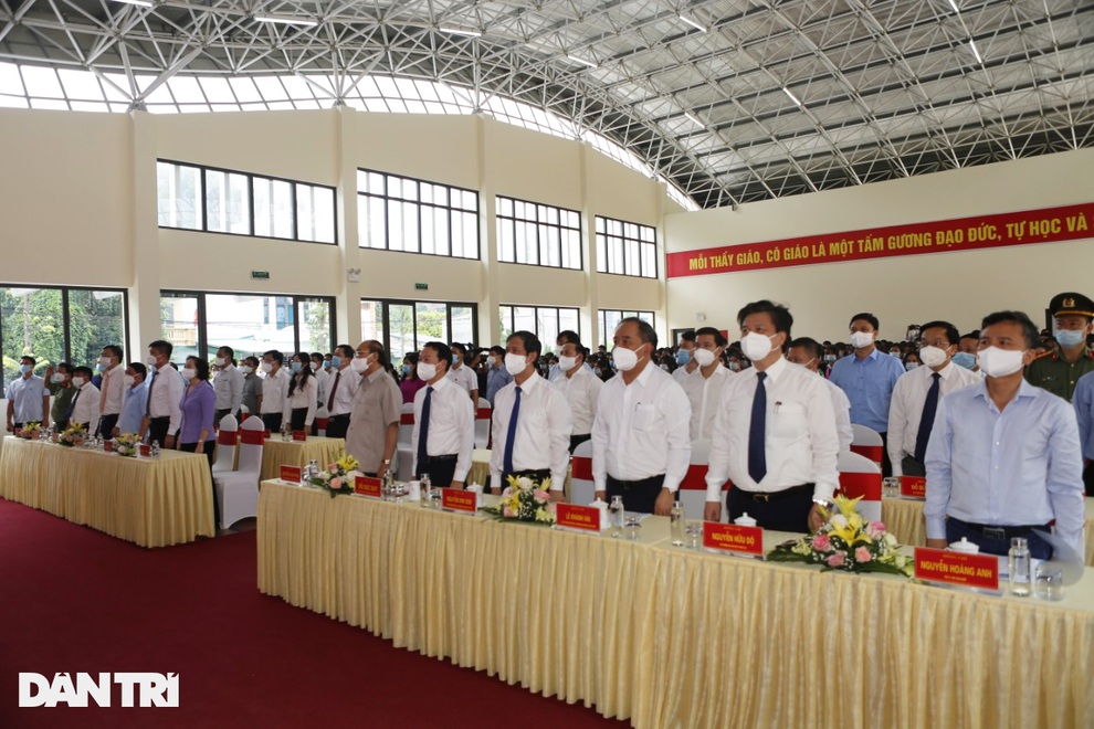 Chủ tịch nước Nguyễn Xuân Phúc dự Lễ khai giảng năm học mới tại Yên Bái - 11 Chủ tịch nước Nguyễn Xuân Phúc dự Lễ khai giảng năm học mới tại Yên Bái - 11