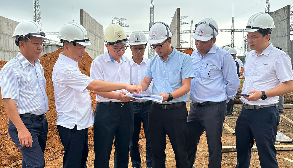 Tổng giám đốc EVNNPT đôn đốc tiến độ 4 dự án truyền tải điện tại tỉnh Phú Thọ - 3 Tổng giám đốc EVNNPT đôn đốc tiến độ 4 dự án truyền tải điện tại tỉnh Phú Thọ - 3