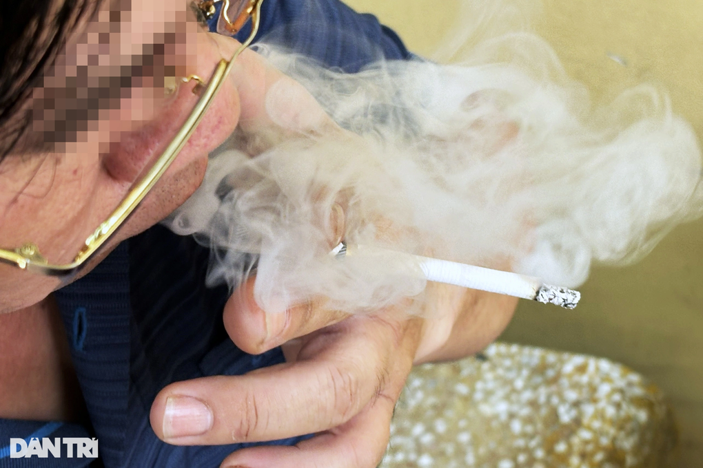 Nhiều người hút thuốc lá điếu nhỏ để đỡ độc hơn: Bác sĩ tiết lộ sự thật - 2
