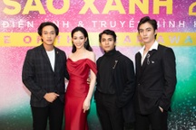 Mai Thanh Hà kiêu sa với váy đỏ khoe vai trần