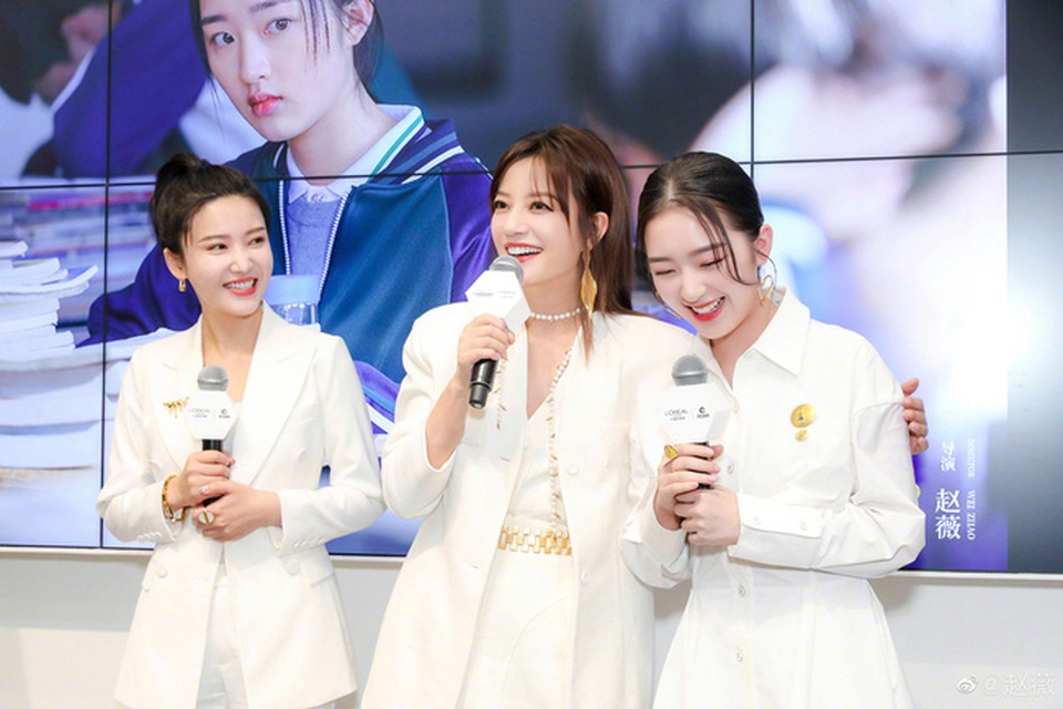 “Én nhỏ” Triệu Vy lại khiến fan ngỡ ngàng vì “lão hoá ngược” - 2 “Én nhỏ” Triệu Vy lại khiến fan ngỡ ngàng vì “lão hoá ngược” - 2