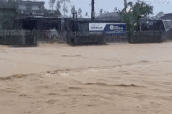 Hà Tĩnh mưa lớn, chính quyền khuyến cáo người dân hạn chế ra ngoài