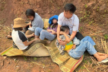 Cả gia đình 5 người thoát chết kỳ diệu dưới vực sâu ở Điện Biên