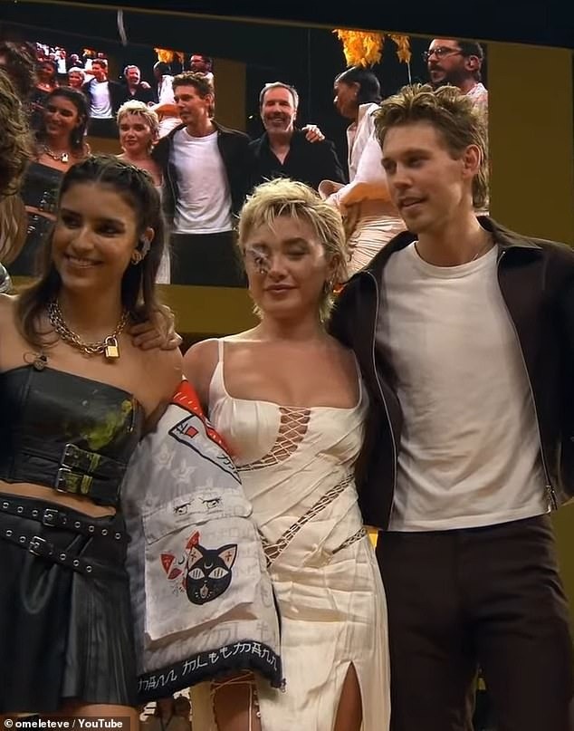 តារាសម្ដែងសម្ដែងអាជីពក្រោយត្រូវវត្ថុតាងវាយចំមុខ - ១ Nữ diễn viên hành xử chuyên nghiệp sau khi bị ném đồ trúng mặt - 1