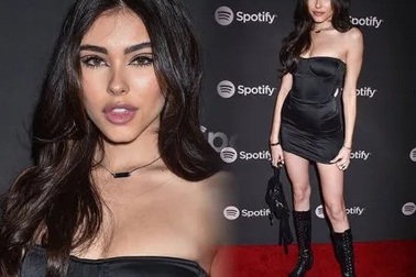 Madison Beer khoe vai trần quyến rũ