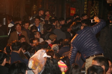 Nam Định: Đại náo tại lễ khai ấn đền Trần