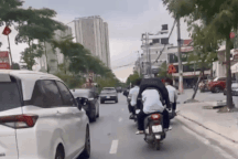 CSGT xử lý nhóm học sinh "đầu trần" phóng nhanh trên quốc lộ 32