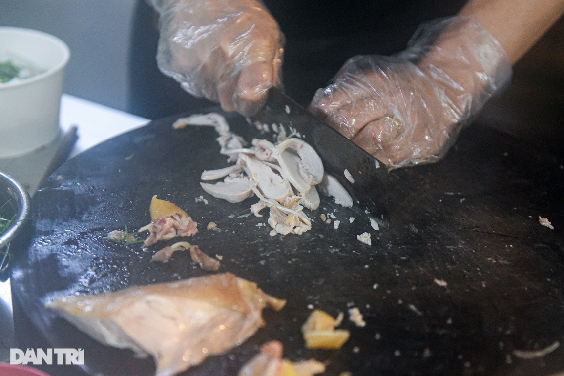 Quán phở tự tráng của người Mông giữa lòng Hà Nội, ngày bán hết vèo 500 bát - 7 Quán phở tự tráng của người Mông giữa lòng Hà Nội, ngày bán hết vèo 500 bát - 7