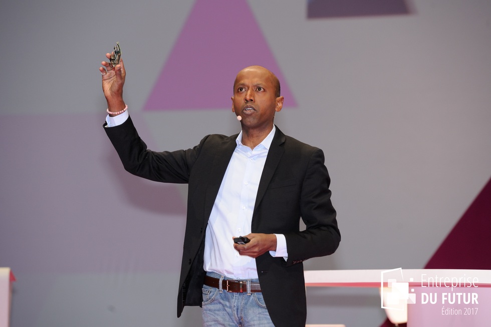 Chuyên gia Navi Radjou: “RD phải phục vụ 100% dân số, không chỉ 10% người giàu” - 1 Chuyên gia Navi Radjou: “RD phải phục vụ 100% dân số, không chỉ 10% người giàu” - 1