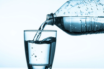 Uống ít nước có khiến nam giới khó lên đỉnh?