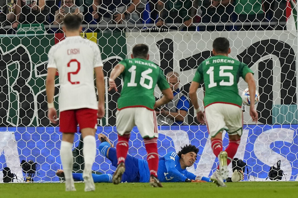 Lewandowski đá hỏng phạt đền, Ba Lan hòa thất vọng Mexico - 1
