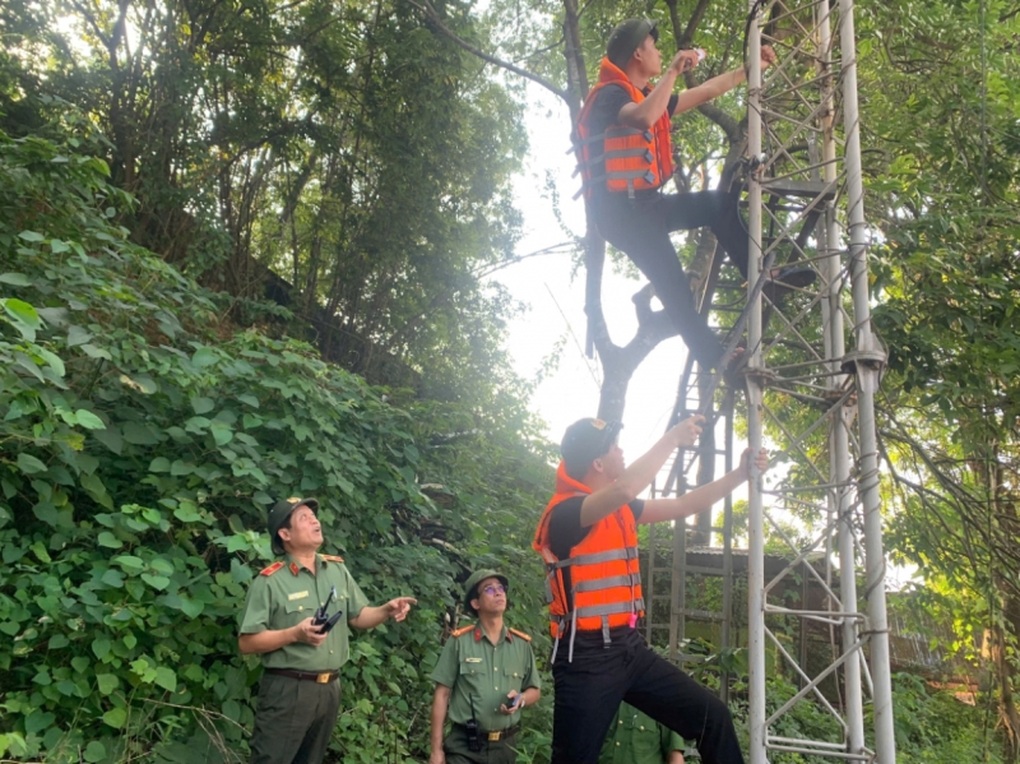 Bộ Công an khôi phục mạch máu thông tin giữa tâm lũ Thái Nguyên - 2 Bộ Công an khôi phục mạch máu thông tin giữa tâm lũ Thái Nguyên - 2