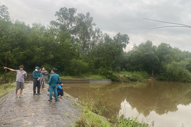 Nam thanh niên đi câu cá, rơi xuống hồ tử vong