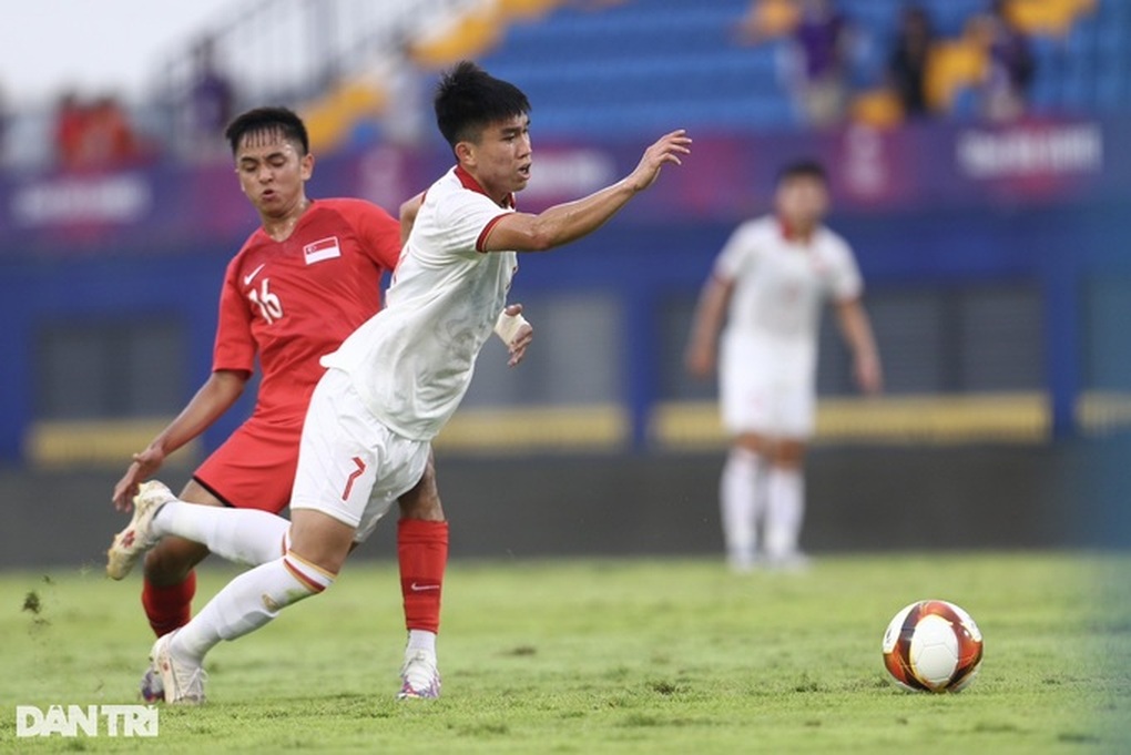 Ngôi sao U22 Việt Nam lĩnh trọn pha vào bóng cực kỳ nguy hiểm - 2 Ngôi sao U22 Việt Nam lĩnh trọn pha vào bóng cực kỳ nguy hiểm - 2