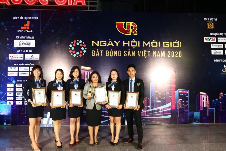 Sàn Nam Long “công phá” những giải thưởng danh giá trong và ngoài nước - 5 Sàn Nam Long “công phá” những giải thưởng danh giá trong và ngoài nước - 5