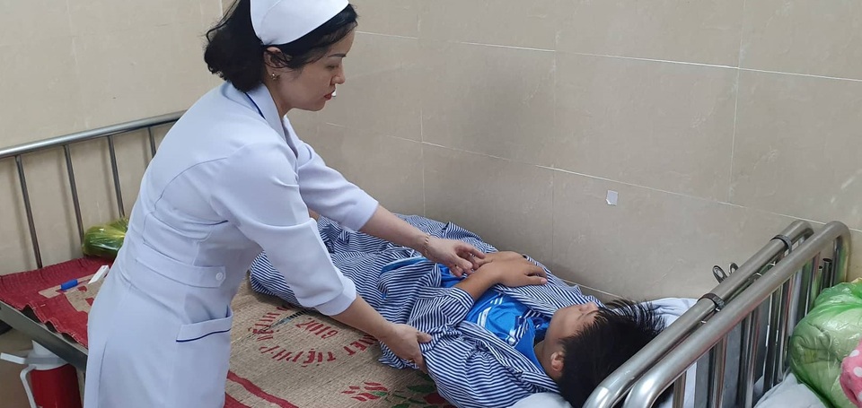Vụ học sinh lớp 8 bị đánh hội đồng: Hai thầy dạy võ bị tình nghi tham gia - 1 Vụ học sinh lớp 8 bị đánh hội đồng: Hai thầy dạy võ bị tình nghi tham gia - 1