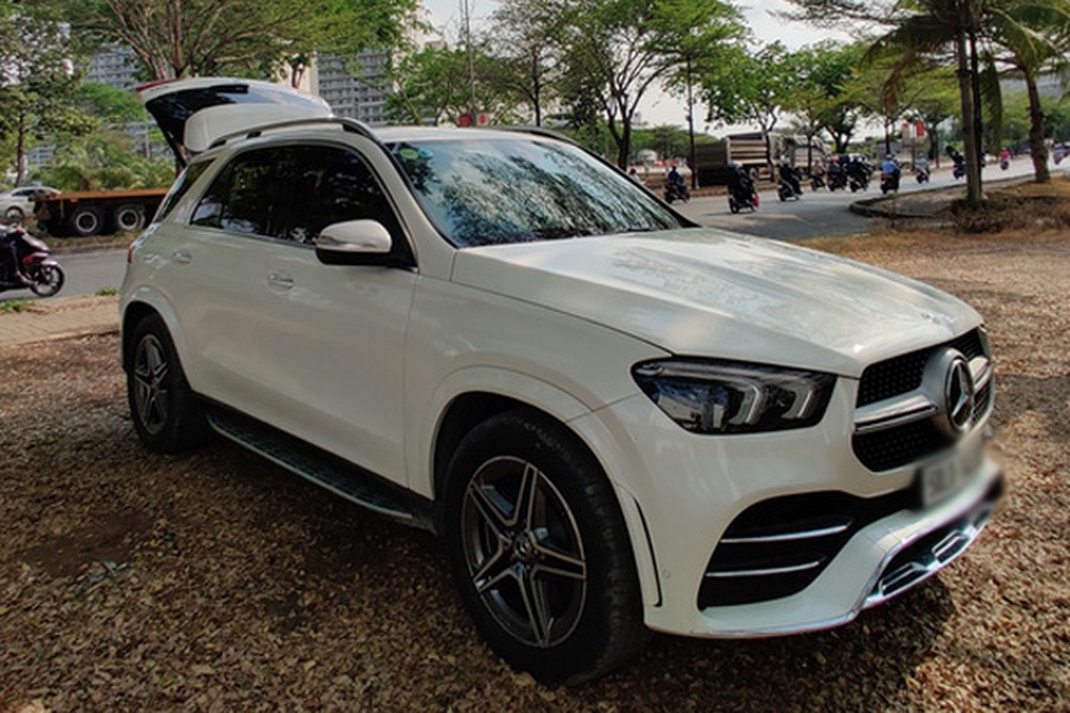 Xe sang hàng trưng bày thanh lý giảm hơn 400 triệu đồng - 1 Xe sang hàng trưng bày thanh lý giảm hơn 400 triệu đồng - 1