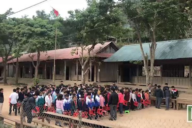 Trao 260 áo ấm đến học sinh biên giới