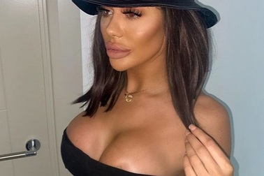 Trốn cách ly, người đẹp Chloe Ferry bị phạt 10.000 bảng Anh