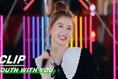 Ngu Thư Hân đáng yêu trên sân khấu