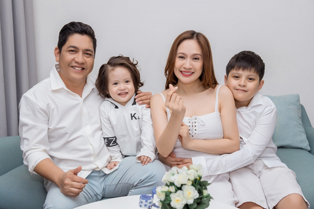 Những bộ đôi chồng đạo diễn - vợ sản xuất thu về trăm tỷ của điện ảnh Việt - 3 Những bộ đôi chồng đạo diễn - vợ sản xuất thu về trăm tỷ của điện ảnh Việt - 3