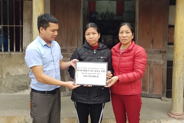 Bạn đọc giúp đỡ người phụ nữ hóa điên sau cái chết của chồng, con