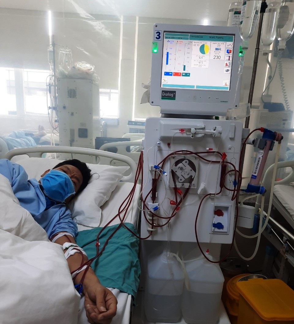 Xót xa cảnh thầy giáo dạy nghề 3 năm trời chống chọi căn bệnh suy thận! - 2 Xót xa cảnh thầy giáo dạy nghề 3 năm trời chống chọi căn bệnh suy thận! - 2
