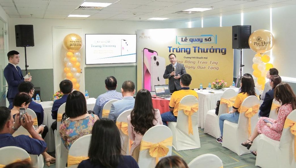 Phú Hưng Life tri ân khách hàng qua chương trình khuyến mại Hợp đồng trao tay, rinh ngay quà tặng - 1 Phú Hưng Life tri ân khách hàng qua chương trình khuyến mại Hợp đồng trao tay, rinh ngay quà tặng - 1