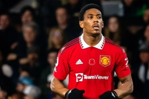 Hai cầu thủ Man Utd xô xát dữ dội trên sân sau va chạm