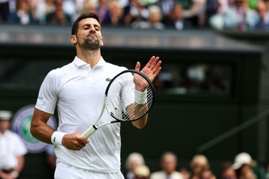 Djokovic, Alcaraz vào tứ kết Wimbledon
