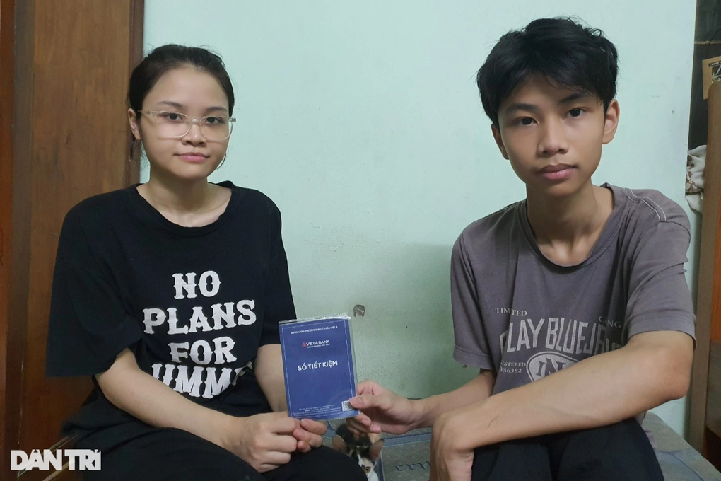 Hai chị em mồ côi cả cha lẫn mẹ bất ngờ được bạn đọc giúp đỡ 57 triệu đồng - 1 Hai chị em mồ côi cả cha lẫn mẹ bất ngờ được bạn đọc giúp đỡ 57 triệu đồng - 1