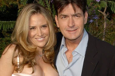 Huyền thoại sống về... sex đón hai con sinh đôi