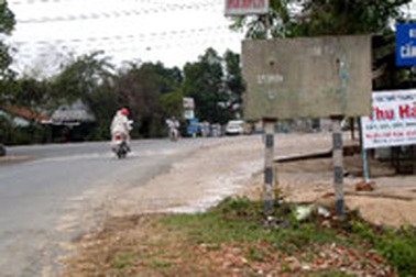 Tấm biển báo “kỳ lạ”!