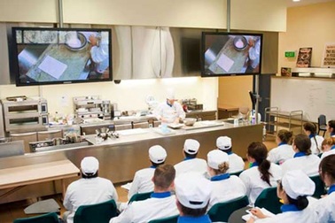 Học quản lý khách sạn, ẩm thực tại Úc và nhận lương 400 triệu/6 tháng trong khi học