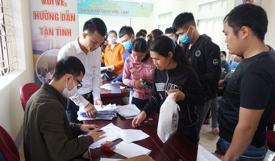 Nghệ An: Quyết liệt chặn trục lợi bảo hiểm thất nghiệp - 2 Nghệ An: Quyết liệt chặn trục lợi bảo hiểm thất nghiệp - 2