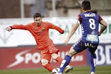 Messi đi bóng ảo diệu qua hàng loạt cầu thủ đối phương