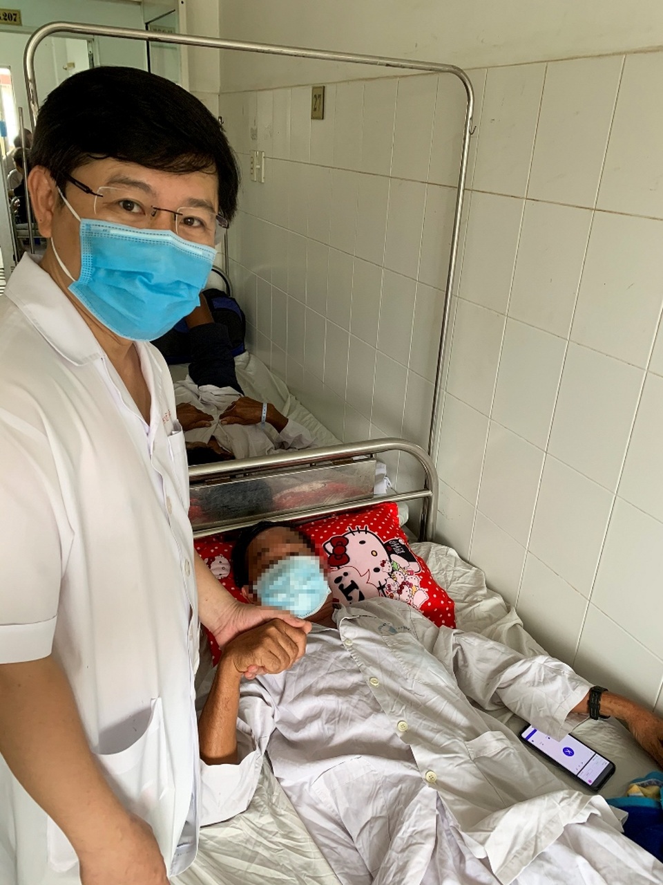 Người đàn ông bị máy cuốn rách bộ phận sinh dục - 1 Người đàn ông bị máy cuốn rách bộ phận sinh dục - 1