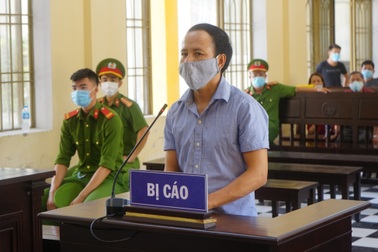 Chiếm đoạt hàng trăm triệu đồng của công ty để tiêu xài và ghi lô đề