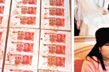 Đại gia Trung Quốc dùng tiền rải thảm trong đám cưới