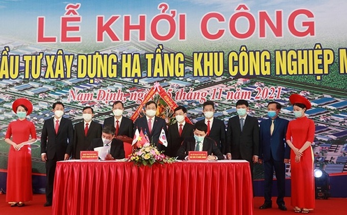Cục Đầu tư nước ngoài (Bộ Kế hoạch và Đầu tư) cùng Sở Kế hoạch và Đầu tư tỉnh Nam Định ký cam kết hỗ trợ thu hút đầu tư vào KCN Mỹ Thuận.