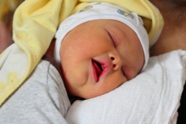 Ông bố quyết nuôi con mắc hội chứng Down dù có bị vợ bỏ