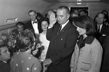 Công bố băng ghi âm trên chiếc Không lực 1 chở xác Kennedy 