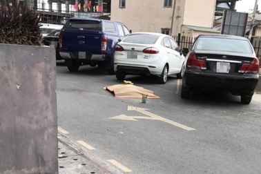 Một người nước ngoài rơi từ tầng 16 chung cư