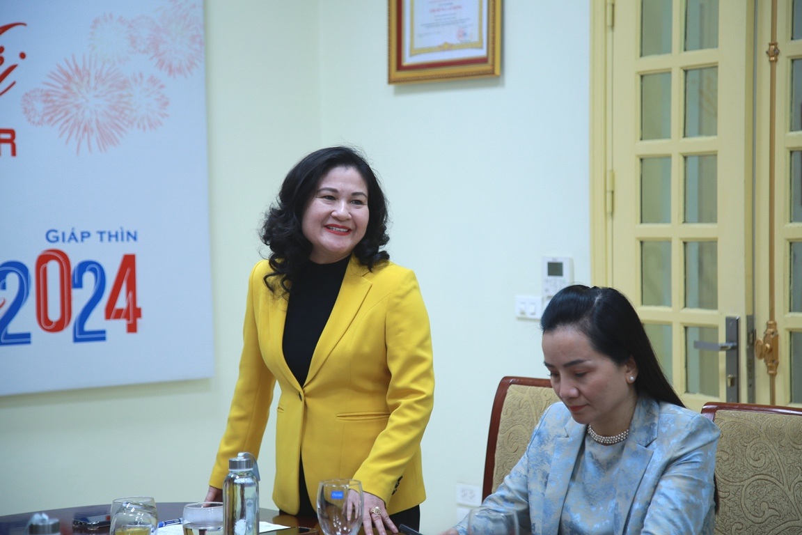 2. Thứ trưởng Bộ LĐTBXH Nguyễn Thị Hà phát biểu tại buổi gặp mặt.JPG 2. Thứ trưởng Bộ LĐTBXH Nguyễn Thị Hà phát biểu tại buổi gặp mặt.JPG