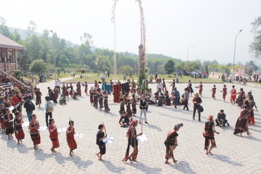 Biên soạn thành công từ điển đối dịch đa ngữ Việt - Pa cô - Ta ôi