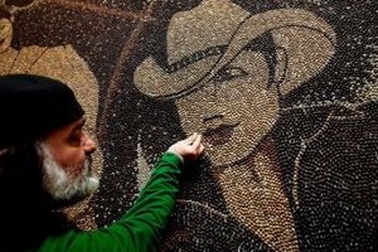 “Vẽ” tranh tài tình từ 1 triệu hạt cà phê