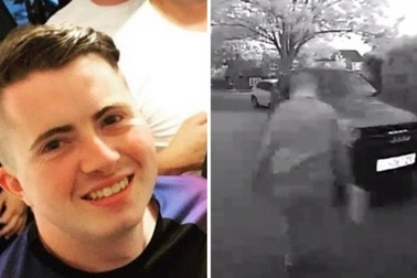 Tè vào chai đặt trước cửa nhà để trả thù tên trộm sữa