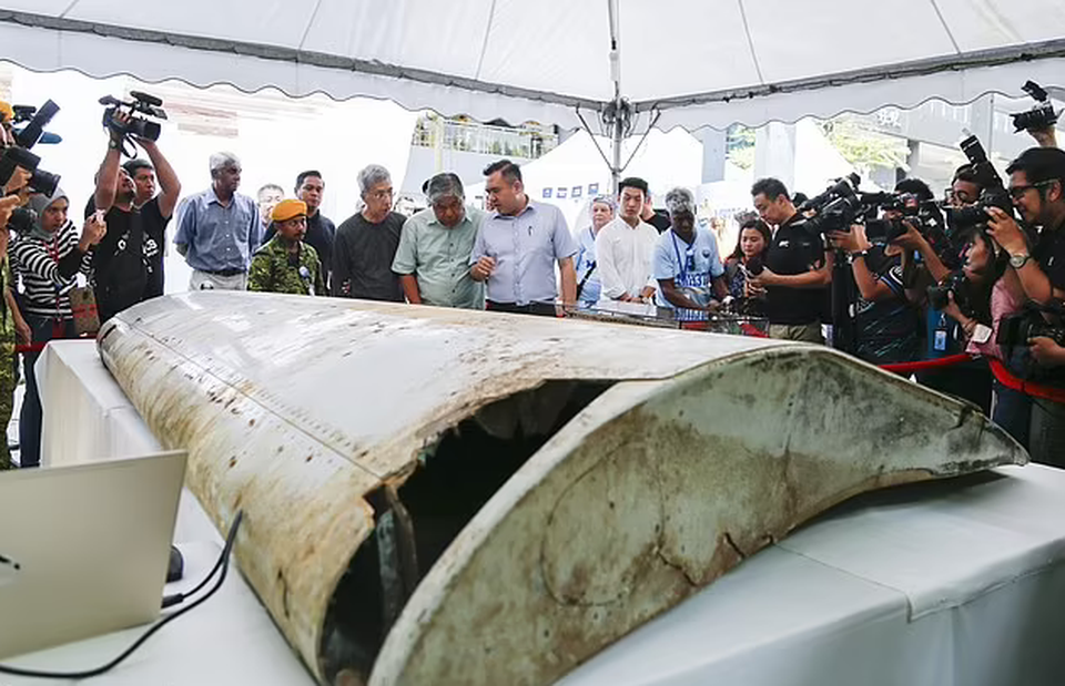 Giả thuyết mới về phi công vụ máy bay MH370 chở 239 người mất tích bí ẩn - 2 Giả thuyết mới về phi công vụ máy bay MH370 chở 239 người mất tích bí ẩn - 2